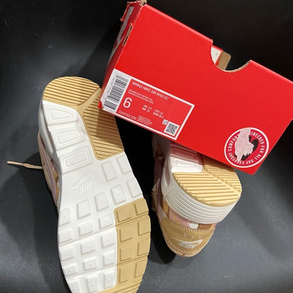 New Nike Air Max Sneakers - Picture 5 of 6